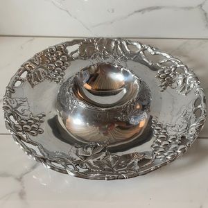 Arthur court grape chip and dip tray